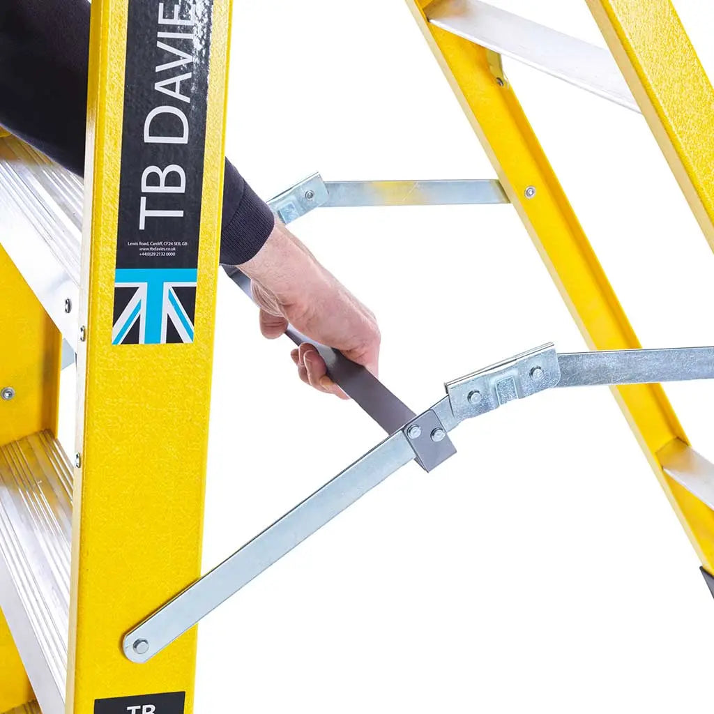 TB Davies INSUL8-S Fibreglass Professional Swingback Step Ladders Electro South West Ltd